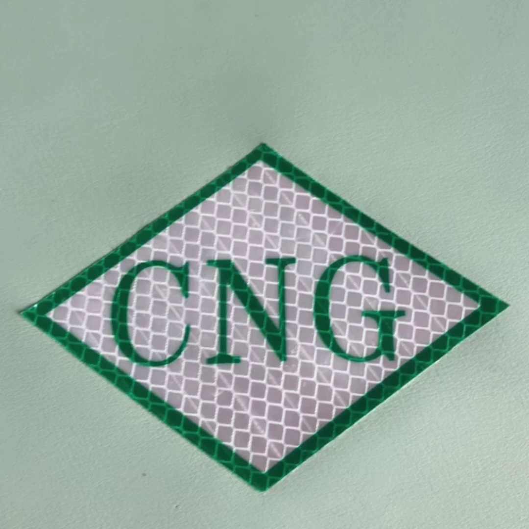 燃氣車司機注意！CNG標識新規已實施——反光標識成為硬性要求